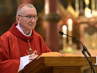 Hồng y Pietro Parolin cử hành thánh lễ tại Nhà thờ St. Johannes ở Berlin vào ngày 29 tháng 6. (Ảnh: AFP)