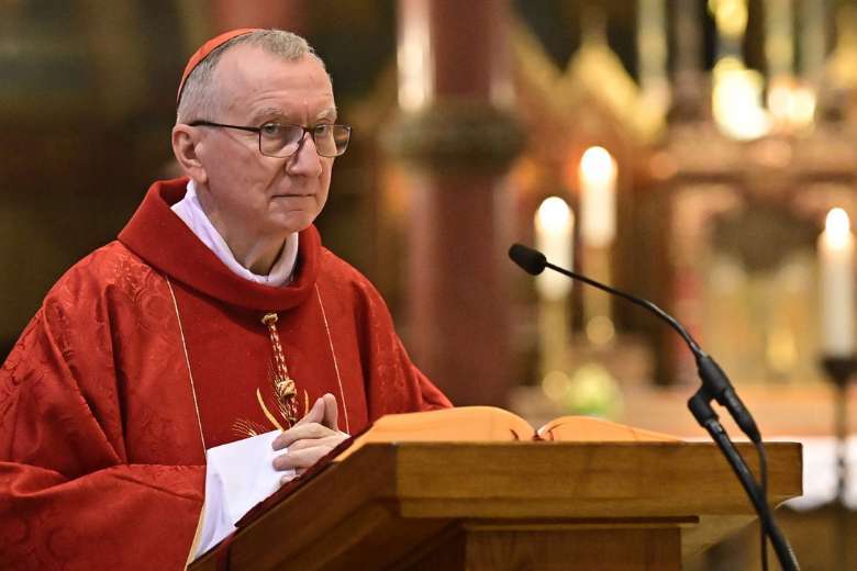 Hồng y Pietro Parolin cử hành thánh lễ tại Nhà thờ St. Johannes ở Berlin vào ngày 29 tháng 6. (Ảnh: AFP)