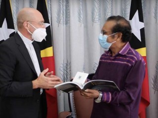 Đức ông Marco Sprizzi, Khâm sứ Tòa Thánh ở Timor-Leste trong cuộc gặp với Thủ tướng Taur Matan Ruak vào ngày 23 tháng Bảy năm 2021.