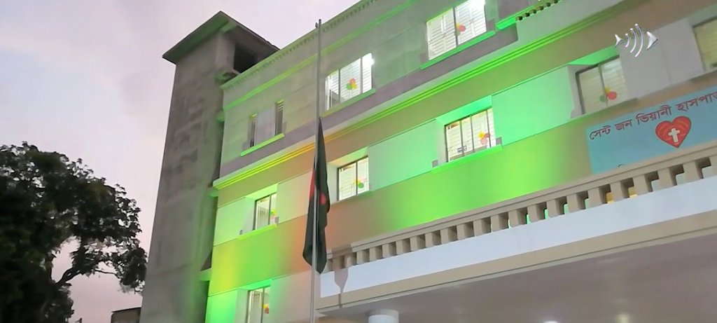 Bệnh viện Thánh Gioan Vianney ở Dhaka, Bangladesh, đã phục vụ hàng nghìn bệnh nhân COVID-19 kể từ khi virus tấn công đất nước vào tháng 3 năm 2020. Ít nhất 700 bệnh nhân đã phải nhập viện tại cơ sở do Công giáo điều hành kể từ khi đại dịch bắt đầu (Ảnh chụp màn hình CNS / UCAN qua YouTube.)