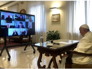 Đức Thánh Cha Phanxicô tham gia cuộc họp trực tuyến của Hội đồng Hồng y tại Vatican, ngày 21 tháng 9 năm 2021 (Ảnh: Truyền thông Vatican)