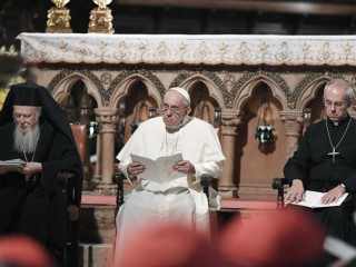 Đức Thánh Cha Phanxicô, Đức Tổng Giám mục Justin Welby, và Đức Thượng phụ Bartholomew I tại Vương cung thánh đường Thánh Phanxicô Assisi, Ý, ngày 20 tháng 9 năm 2016 (Ảnh: Tiziana Fabi / AFP qua Getty Images)