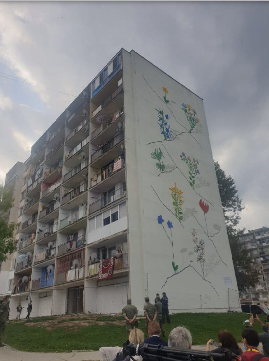 Một bức tranh tường được tạo ra cho chuyến thăm của Giáo hoàng Francis tới quận Lunik IX ở Košice, Slovakia. Andrea Gagliarducci / CNA