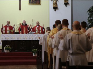 Đức Hồng y Seán O’Malley cử hành Thánh lễ trong hội nghị thượng đỉnh về bảo vệ an toàn ở Warsaw, Ba Lan, ngày 20 tháng 9 năm 2021./ epkopat.pl