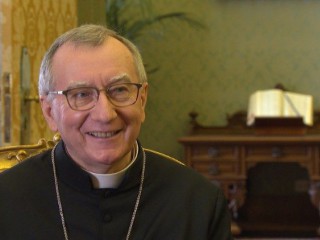 Đức Hồng y Pietro Parolin trong cuộc phỏng vấn với Vatican News