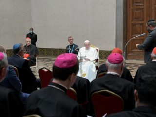 Đức Thánh Cha Phanxicô gặp gỡ các Giám mục Công giáo Hungary (Ảnh: Truyền thông Vatican)