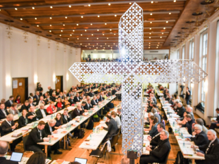 Những người tham gia Hội nghị Thượng hội đồng của Đức được nhìn thấy tại tu viện Đa Minh ở Frankfurt, Đức, ngày 31 tháng 1 năm 2020. (Ảnh CNS / Harald Oppitz, KNA)