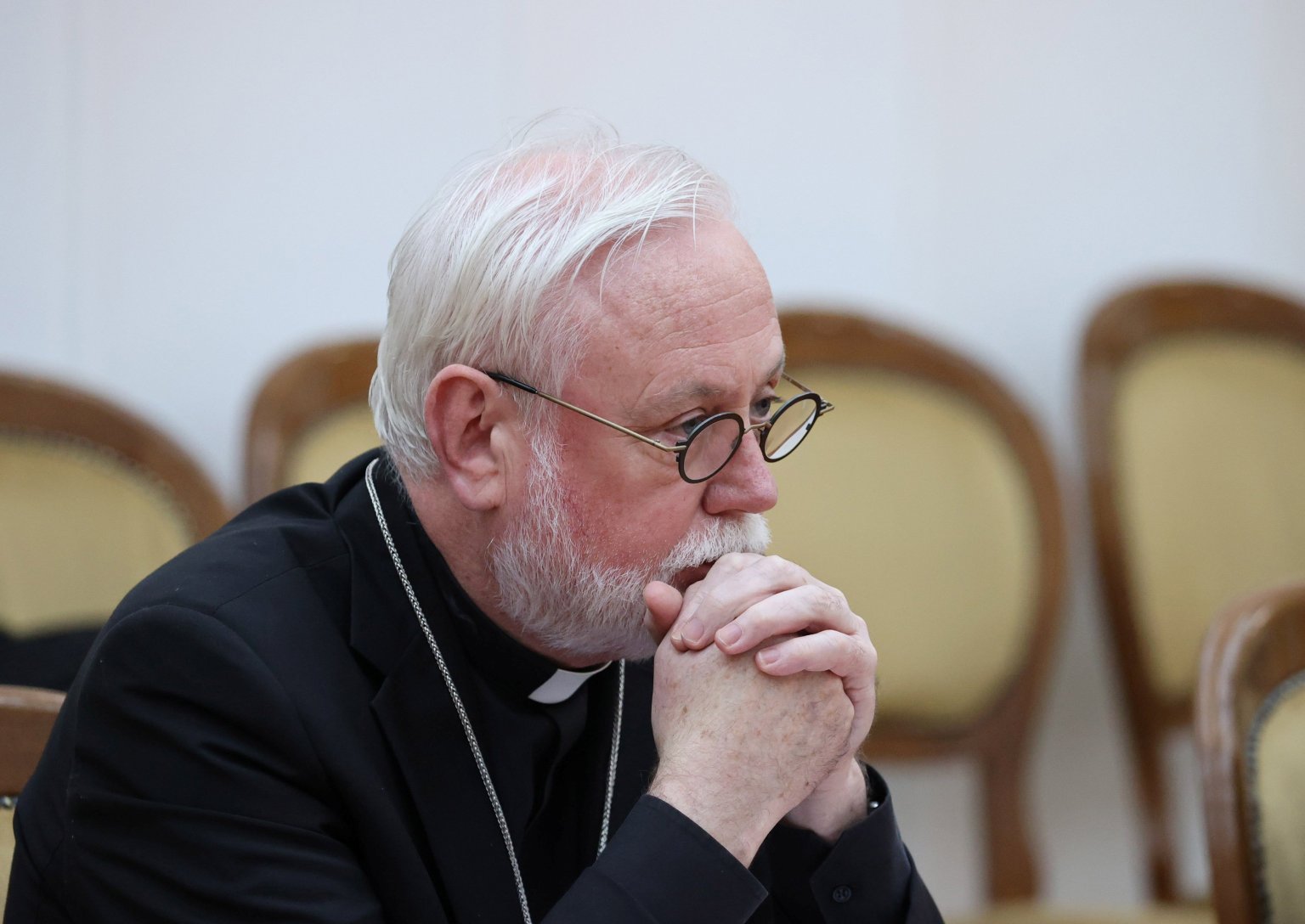 Đức Tổng Giám mục Paul R. Gallagher, ngoại trưởng Vatican, lắng nghe trong một cuộc họp ở Minsk, Belarus, vào ngày 11 tháng 9 năm 2020, ảnh tập tin. (Nguồn: Maxim Guchek / BelTA phát qua Reuters qua CNS.)
