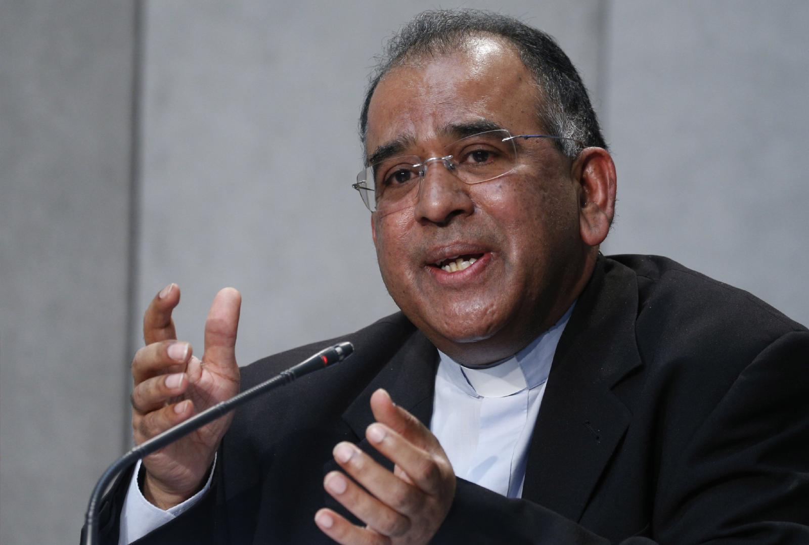 Linh mục Joshtrom Kureethadam Dòng Salêdiêng, Điều phối viên của tổ đặc trách về "sinh thái học và công trình sáng tạo" tại Thánh Bộ Cổ võ sự Phát triển Con người Toàn diện