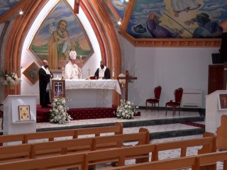 Giám mục Antoine-Charbel Tarabay cử hành Thánh lễ trong phiên họp của Hội đồng Toàn thể tại Nhà thờ Công giáo St. Joseph's Maronite ở Sydney ngày 7 tháng 10 năm 2021. Các thành viên tập hợp cho phiên họp toàn thể đã ủng hộ các lời kêu gọi đảm bảo Giáo hội Công giáo trong nước chấp nhận đầy đủ hơn các phụng vụ của mình sự đa dạng, đặc biệt là sự hiện diện phong phú của các nhà thờ phương Đông. (Nguồn: CNS photo / Courtesy Maronite Eparchy ở Úc.)