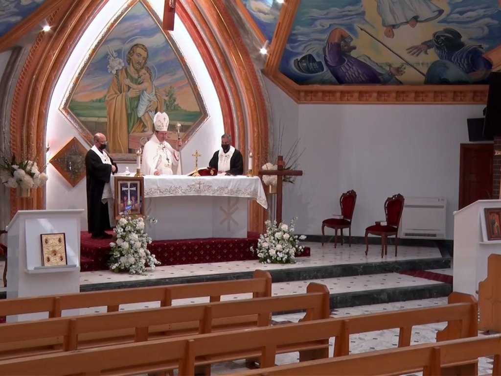 Giám mục Antoine-Charbel Tarabay cử hành Thánh lễ trong phiên họp của Hội đồng Toàn thể tại Nhà thờ Công giáo St. Joseph's Maronite ở Sydney ngày 7 tháng 10 năm 2021. Các thành viên tập hợp cho phiên họp toàn thể đã ủng hộ các lời kêu gọi đảm bảo Giáo hội Công giáo trong nước chấp nhận đầy đủ hơn các phụng vụ của mình sự đa dạng, đặc biệt là sự hiện diện phong phú của các nhà thờ phương Đông. (Nguồn: CNS photo / Courtesy Maronite Eparchy ở Úc.)