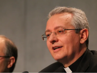 Đức Ông Diego Ravelli trong bức ảnh được chụp vào năm 2015 (Ảnh: Bohumil Petrik / CNA)