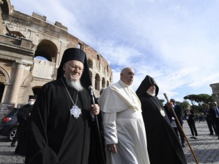 Đức Thánh Cha Phanxicô tham dự buổi lễ kết thúc Cuộc họp Cầu nguyện cho Hòa bình do Cộng đồng Sant’Egidio tổ chức tại Đấu trường La Mã, ngày 7 tháng 10 năm 2021 (Truyền thông Vatican)