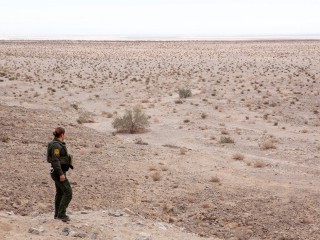 Một đặc vụ Tuần tra Biên giới Hoa Kỳ tuần tra biên giới ở El Centro, California, ngày 14 tháng 12 năm 2021. (Nguồn: Erin Siegal McIntyre / Reuters qua CNS)