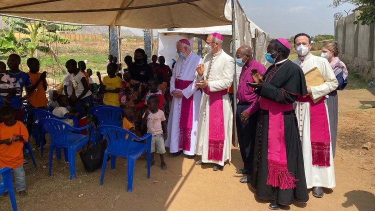 Đức Tổng Giám mục Paul Richard Gallagher ở Nam Sudan trong chuyến thăm từ ngày 21-23 tháng 12 năm 2021 (Ảnh: Truyền thông Vatican)