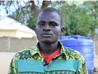 Charles, một ông bố trẻ 33 tuổi của một gia đình đang tị nạn ở Pulka nằm ở Bang Borno của Nigeria (Ảnh: ACN)