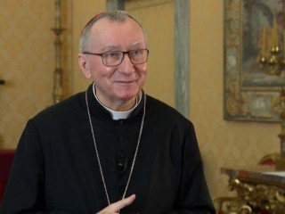 Hồng y Pietro Parolin trong một cuộc phỏng vấn với Truyền thông Vatican trước chuyến thăm tông đồ  tới Síp và Hy Lạpcủa Đức Thánh Cha Phanxicô