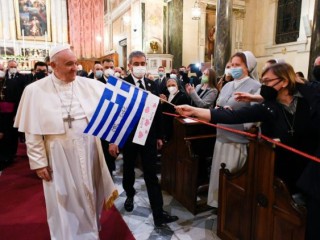 Đức Thánh Cha Phanxicô gặp gỡ những người đàn ông và phụ nữ tôn giáo trong chuyến thăm Hy Lạp vào ngày 4 tháng 12 năm 2021 (Ảnh: Truyền thông Vatican)
