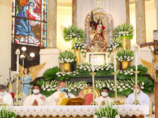 Đức Hồng Y Jose Advincula cử hành thánh lễ tại Nhà thờ Quiapo ở Manila vào ngày 31 tháng 7 năm 2021