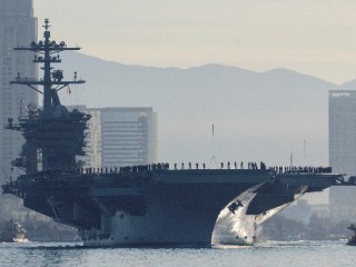 Tàu USS Abraham Lincoln, một tàu sân bay chạy bằng năng lượng hạt nhân, được nhìn thấy ở San Diego, California, ngày 3 tháng 1 năm 2022. (Nguồn: CNS photo / Mike Blake, Reuters)
