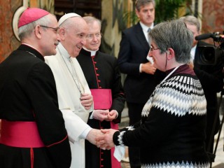 Đức Thánh Cha Phanxicô gặp gỡ phái đoàn phái đoàn các nhóm Công giáo Tiến hành Pháp tại Vatican vào ngày 13 tháng 1 (Ảnh: Truyền thông Vatican)