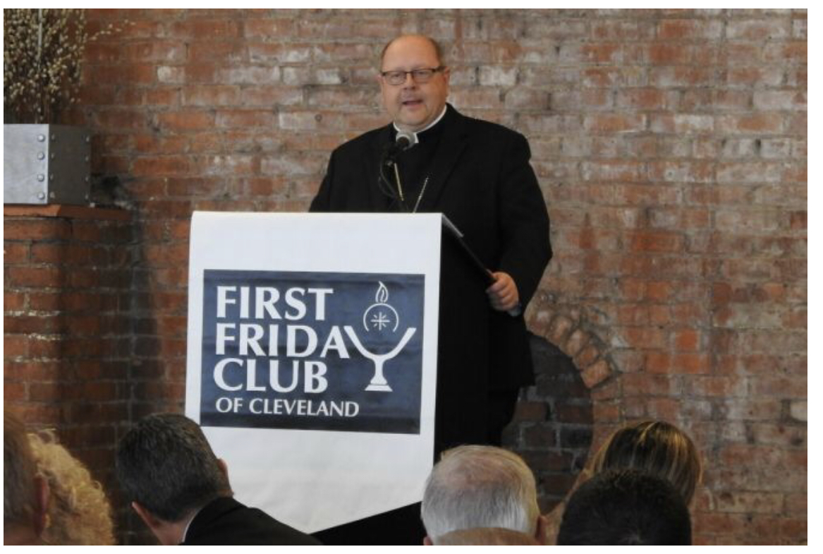 Giám mục Edward Malesic phát biểu trước Câu lạc bộ Thứ Sáu Đầu tiên của Cleveland, ngày 10 tháng 2 năm 2022 (Ảnh: Giáo phận Công giáo Cleveland)
