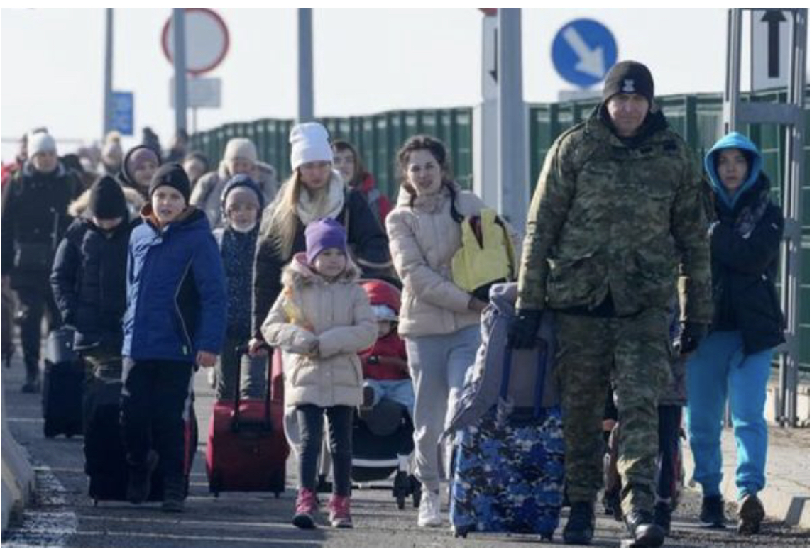 Những người tị nạn đang chạy trốn khỏi Ukraine (Ảnh: Văn phòng Thư ký của Đức Tổng Giám mụcShevchuk ở Rôma)