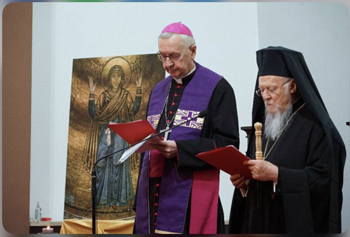 Đức Tổng Giám mục Stanisław Gądecki cầu nguyện cùng với Đức Thượng phụ Bartholomew I, Thượng phụ Đại kết của Constantinople tại Warsaw, Ba Lan hôm thứ Ba ngày 29 tháng 3 (Ảnh: FNS)