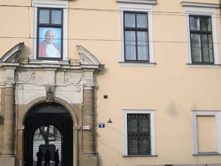 Tòa Giám mục  nơi trước đây Thánh Giáo hoàng Gioan Phaolô II sống ở thành phố Kraków, miền nam Ba Lan.