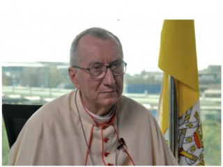 Quốc Vụ Khanh Vatican, Đức Hồng y Pietro Parolin trò chuyện với thông tín viên Colm Flynn của EWTN Vatican vào ngày 19 tháng 3 năm 2022 (Ảnh: EWTN)