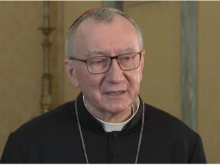 Đức Hồng Y Pietro Parolin phát biểu trong một cuộc phỏng vấn của Vatican News được công bố vào ngày 30 tháng 11 năm 2021. | Ảnh chụp màn hình từ Vatican News - kênh YouTube Italiano)