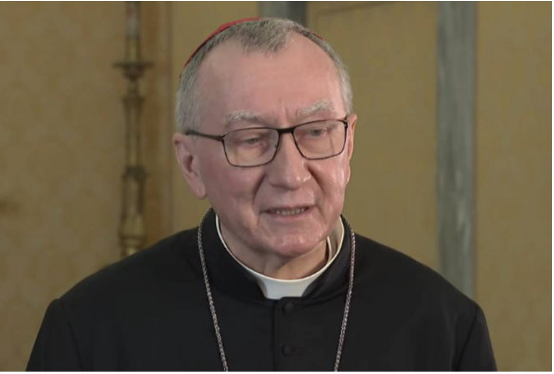 Đức Hồng Y Pietro Parolin phát biểu trong một cuộc phỏng vấn của Vatican News được công bố vào ngày 30 tháng 11 năm 2021. | Ảnh chụp màn hình từ Vatican News - kênh YouTube Italiano)