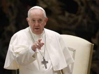 Đức Thánh Cha Phanxicô trong buổi tiếp kiến chung tại Hội trường Phaolô VI tại Vatican, ngày 23 tháng 2 năm 2022 (Ảnh: CNS / Paul Haring)