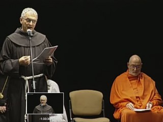 Cha Massimo Fusarelli, Tổng Phục Vụ Dòng Phanxicô, phát biểu trong một cuộc họp liên tôn ở Chernivtsi, Ukraine, ngày 12 tháng 4 năm 2022. Trong một thông điệp gửi cuộc họp, Đức Thánh Cha Phanxicô cho biết rằng trong cuộc chiến của Nga ở Ukraine, “các thế lực của ma quỷ” đang hoạt động (Ảnh chụp màn hình CNS / YouTube)