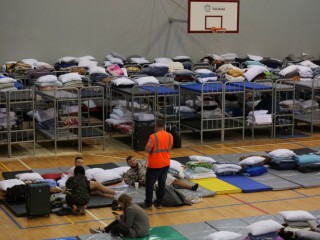 Những người Ukraine xin tị nạn ở Hoa Kỳ ở trong khu liên hợp thể thao Benito Juarez ở Tijuana, Mexico, ngày 23 tháng 4 năm 2022 (Ảnh: Jorge Duenes / Reuters qua CNS)