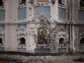 Một nhà thờ bị hư hại sau một cuộc tấn công của Nga ở Kharkiv, Ukraine, Chúa nhật, ngày 27 tháng 3 năm 2022 (Ảnh: Felipe Dana / AP)
