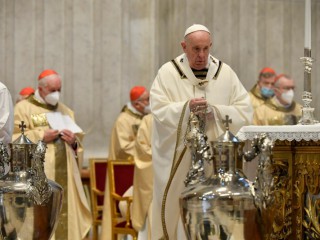 Đức Thánh Cha Phanxicô cử hành Thánh lễ Truyền dầu tại Đền thờ Thánh Phêrô, ngày 1 tháng 4 năm 2021 (Ảnh: Truyền thông vatican)