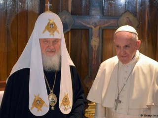 Đức Thượng phụ Kirill của Moscow và Đức Thánh Cha Phanxicô (Ảnh: AFP)