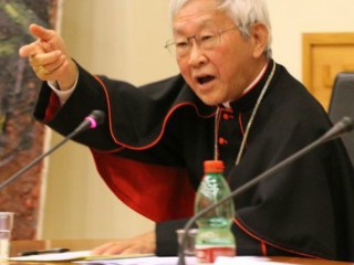 Đức Hồng Y Joseph Zen Ze-kiun, nguyên Giám mục Địa phận Hồng Kông, phát biểu tại Đại học Giáo hoàngUrbaniana ở Rome, ngày 18 tháng 11 năm 2014 (Ảnh: Bohumil Petrik / CNA)