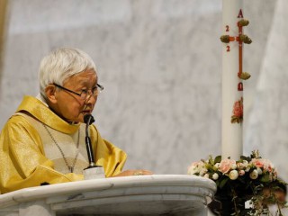 ĐỨc Hồng y Joseph Zen Ze-kiun, nguyên Giám mục Địa phận Hồng Kông, cử hành Thánh lễ tại Hồng Kông ngày 24 tháng 5 năm 2022. Ngày 24 tháng 5 được đánh dấu trên toàn thế giới là Ngày Thế giới Cầu nguyện cho Giáo hội ở Trung Quốc (Ảnh: CNS / Tyrone Siu, Reuters)