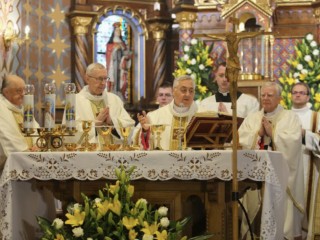 Các Giám mục Ba Lan cử hành Thánh lễ tại Zakopane vào ngày 7 tháng 6 năm 2002 (Ảnh: EpiskopatNews qua Flickr)