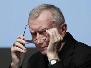 Quốc Vụ Khanh Vatican, Đức Hồng y Pietro Parolin, tham dự lễ kỷ niệm 150 năm ngày các nhà truyền giáo Công giáo đến Trung Quốc từ một hội nghị của một Dòng tu của Ý, tại Milan, Ý, Thứ Bảy, ngày 3 tháng 10 năm 2020 (Ảnh: Antonio Calanni / AP)