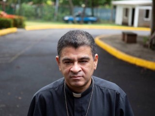 Đức Giám mục Rolando José Álvarez Địa phận Matagalpa, Nicaragua, trong bức ảnh được chụp tại Managua vào ngày 20 tháng 5 năm 2022. Trong một video, Đức Giám mục Álvarez nói rằng chính quyền đã ngăn cản ngài, sáu Linh mục và sáu giáo dân rời khỏi các văn phòng của Giáo phận địa phương (Ảnh: CNS / Maynor Valenzuela, Reuters)