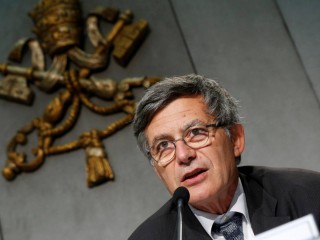 Ông Paolo Ruffini, người đứng đầu Bộ Truyền thông Vatican, phát biểu trong một cuộc họp báo tại Vatican vào ngày 4 tháng 10 năm 2018. Mọi người được kết nối trực tuyến những lại cũng đơn độc, ông Ruffini cho biết trong một bài phát biểu vào ngày 16 tháng 8 tại Đại hội SIGNIS Thế giới ở Seoul. SIGNIS là một tổ chức của các chuyên gia truyền thông Công giáo (Ảnh: CNS / Paul Haring)
