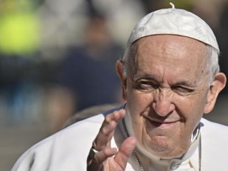 Đức Thánh Cha Phanxicô trong bức ảnh được chụp tại Vatican ngày 8 tháng 6 năm 2022 (Ảnh: CNN)