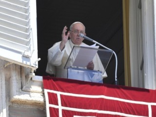 Đức Thánh Cha Phanxicô chia sẻ trong giờ Kinh Truyền Tin với những người hành hương quy tụ tại Quảng trường Thánh Phêrô tại Rôma vào ngày 31 tháng 7 năm 2022 (Ảnh: Truyền thông Vatican)