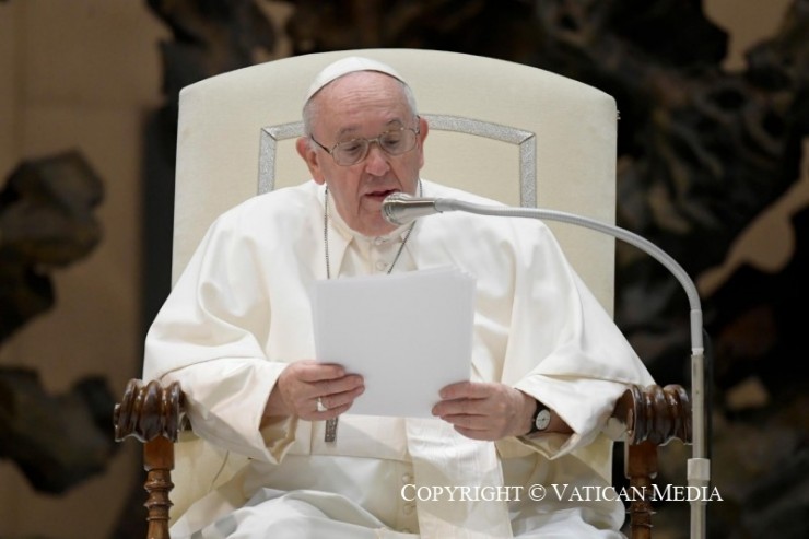 Đức Thánh Cha Phanxicô chia sẻ trong buổi tiếp kiến chung tại Hội trường Phaolô VI, thứ Tư ngày 24 tháng 8 (Ảnh: Truyền thông Vatican)