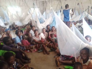 Những người dân Nigeria tản cư đóng trại gần Giáo xứ Thánh Phanxicô Xavier ở Agagbe, Nigeria, vào năm 2022 (Ảnh: Adakole Daniel)