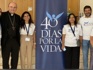 Đức Giám mục José Ignacio Munilla với các tình nguyện viên của ‘40 Ngày vì Sự sống’ ở Tây Ban Nha