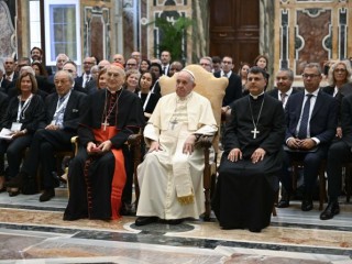 Đức Thánh Cha Phanxicô gặp gỡ các thành viên của Tổ chức AVSI cho Dự án 'Open Hospitals' ở Syria tại Hội trường Clementine của Vatican, ngày 3 tháng 9 năm 2022 (Ảnh: Truyền thông Vatican)